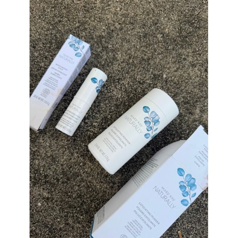 Clean Beauty Mary Kay Naturally Skincare Set OS White Blue Floral Eco Friendly